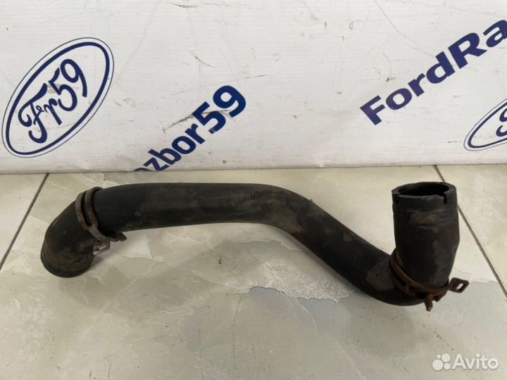Патрубок системы охлаждения Ford Focus 3 CB8 1.6