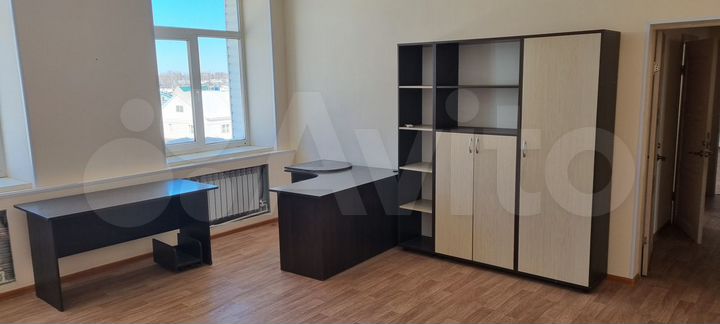 Здание, 605.9 м²