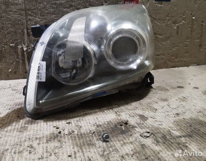Фары toyota avensis azt250