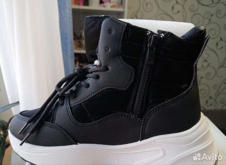 Кроссовки утепленные новые