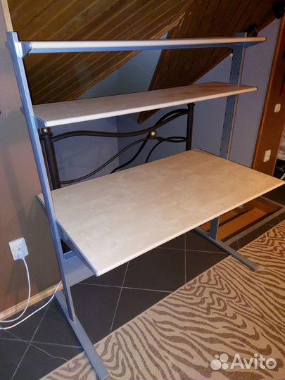 Компьютерный стол. IKEA.frederik