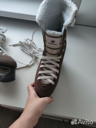 Коньки фигурные женские 41 размер