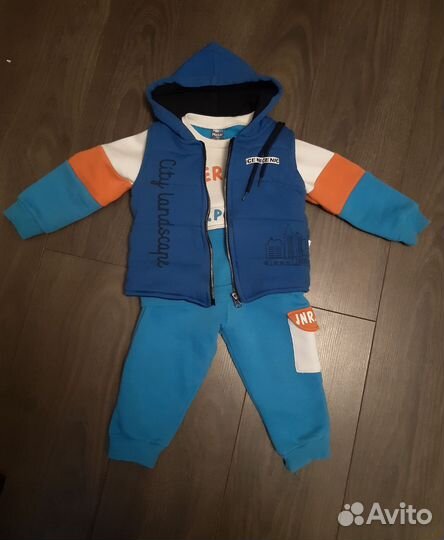 Спортивный костюм, жилет и шапка