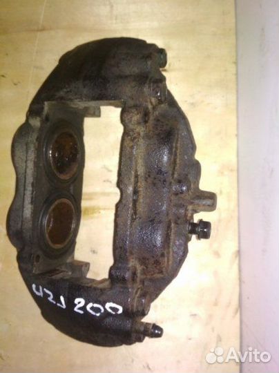 Суппорт тормозной передний правый Toyota Land