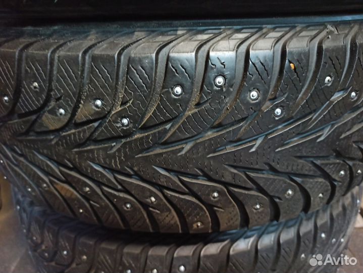 Yokohama Ice Guard Stud IG55 215/60 R17