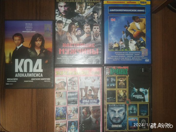 Dvd диски и vhs кассеты
