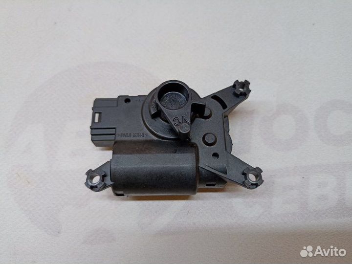 Моторчик заслонки отопителя Volkswagen Touareg 7L