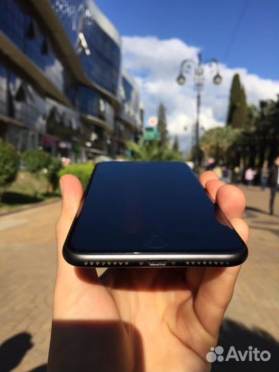 iPhone 8 Plus, 64 ГБ