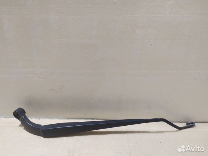 Поводок стеклоочистителя правый Nissan Almera G15