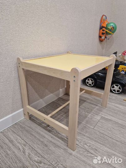 Детский стол со стулом