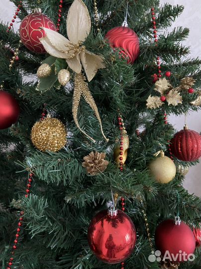Елка искусственная с игрушками