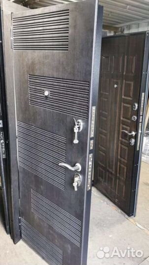 Дверь входная металлическая б/у