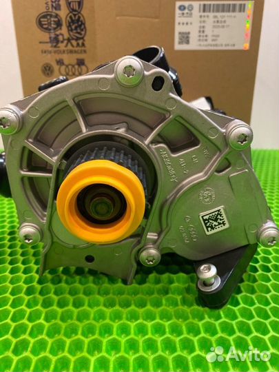 Корпус термостата с помпой Vag