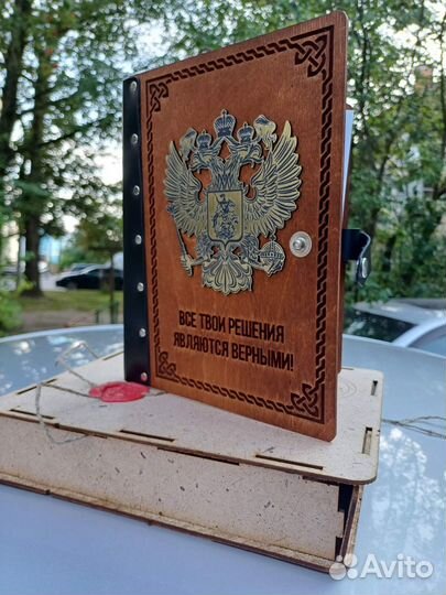 Ежедневник подарочный с деревянной обложкой