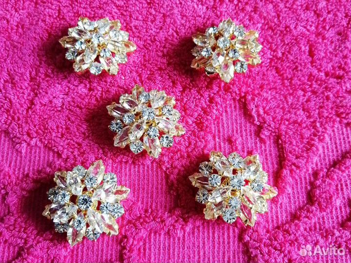 Пуговицы с камнями