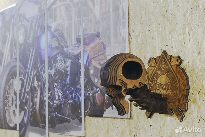 Вешалка для шлема