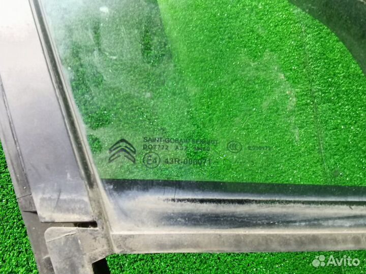 Форточка двери передняя правая Citroen C4 седан