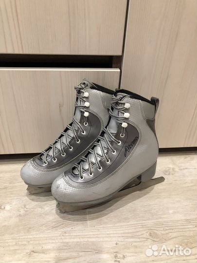 Коньки фигурные