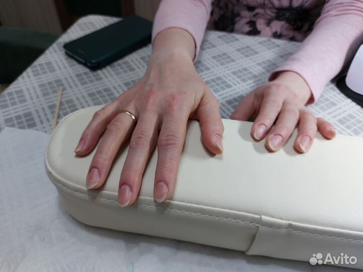 Модель на маникюр