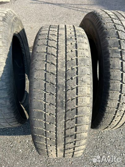 Toyo Observe GSi-5 215/65 R16 98T