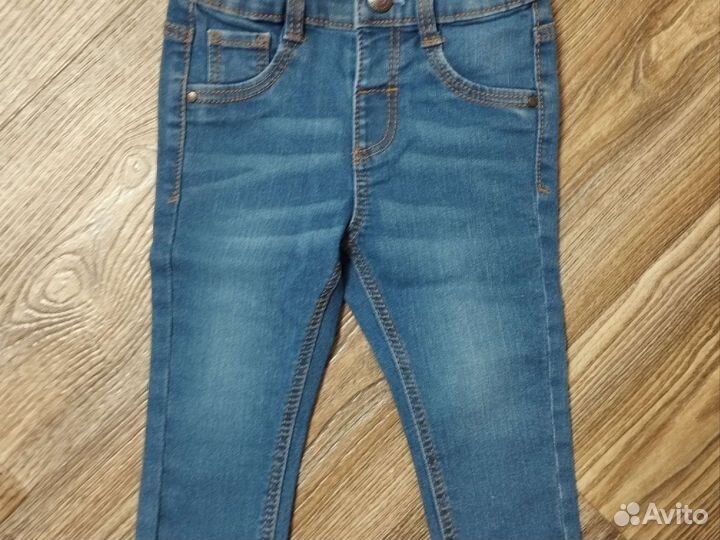 Рубашка и джинсы