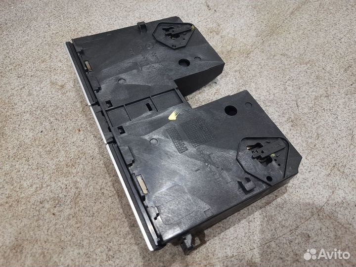 Выдвижные бардачки в торпеду WV Passat B6