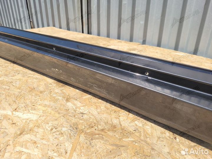 Накладка порога наружная правая Nissan Tiida 04-14