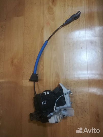 Замок передней левой двери элантра 7