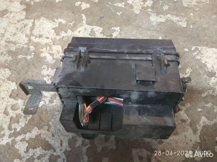 Моторный блок предохранителей Шевроле Авео 2008г