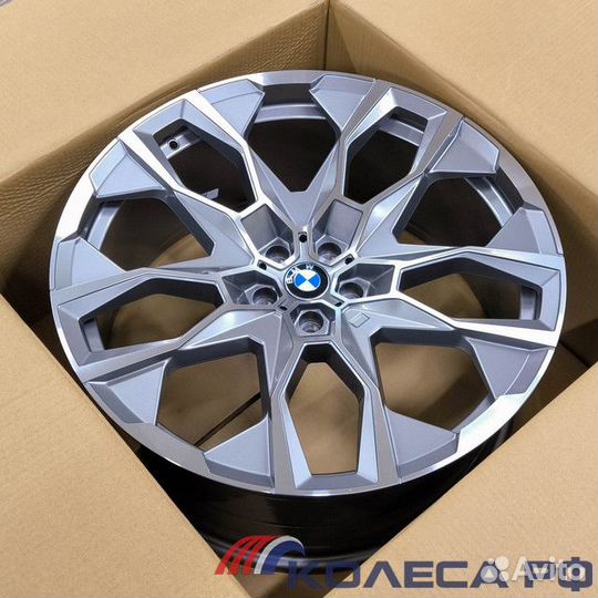 Диски R22 на BMW 913 М стиль