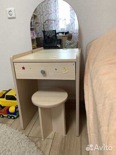 Туалетный столик с зеркалом детский