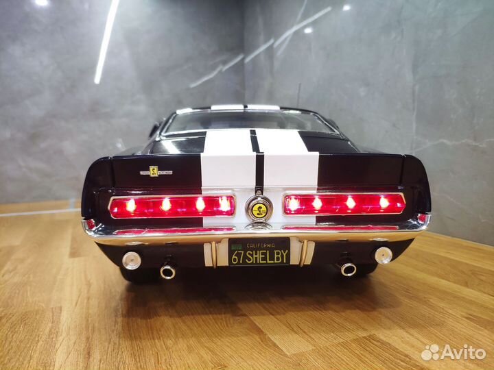 Модель 1:8 Ford Mustang 1967 Shelby GT-500