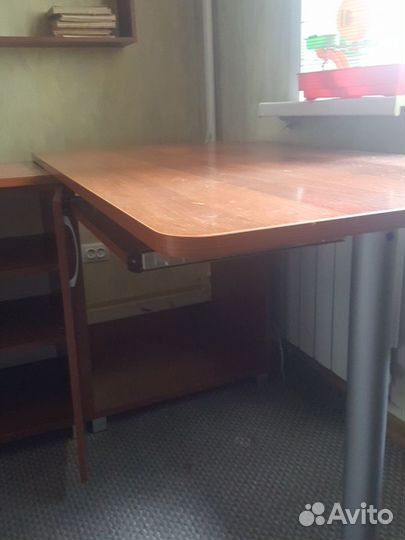 Офисный стол с тумбой