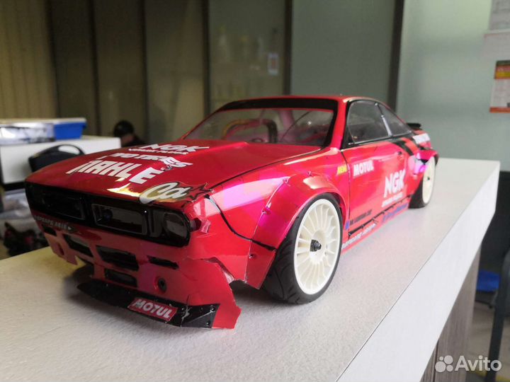 Радиоуправляемая модель 1/10 дрифт RTR