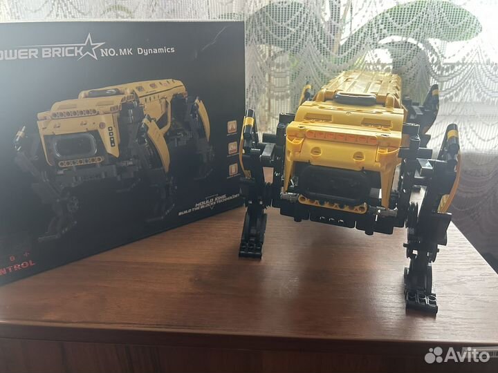 Игрушка робот