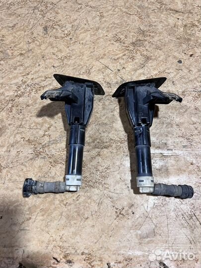 Форсунка омывателя фар Lexus LX570 2007-2011