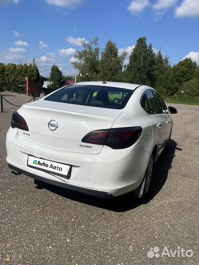 Opel Astra 1.6 AT, 2013, битый, 173 000 км