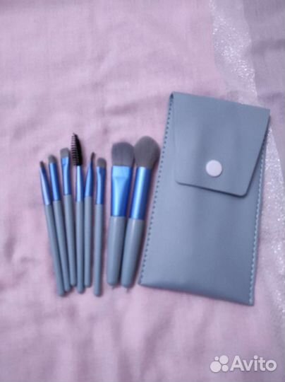 Набор кистей и пудра