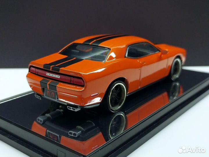 1:43 Dodge Challenger SRT8