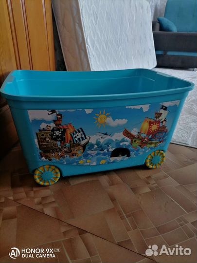 Ящик для игрушек на колесах