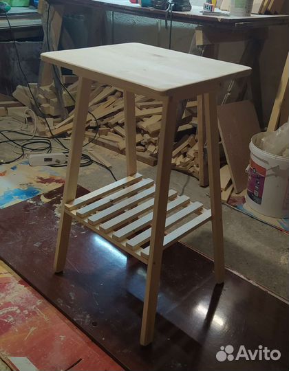 Подставка с полочкой