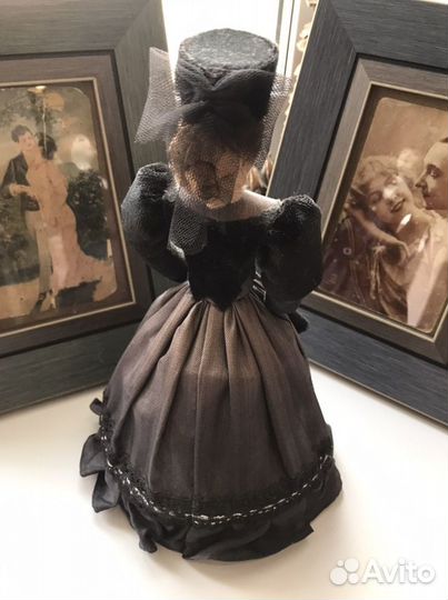 Кукла фарфоровая