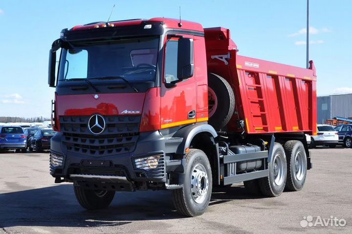 Водитель самосвала