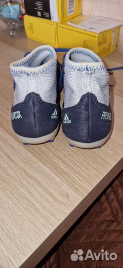 Футбольные бутсы adidas predator