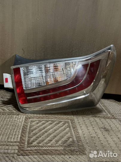Задний правый фонарь на Toyota Prius 30 2009-2016