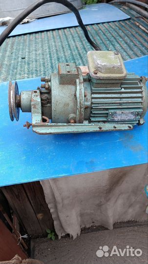 Электродвигатель 220в со швейной машинки