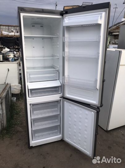 Холодильник Samsung