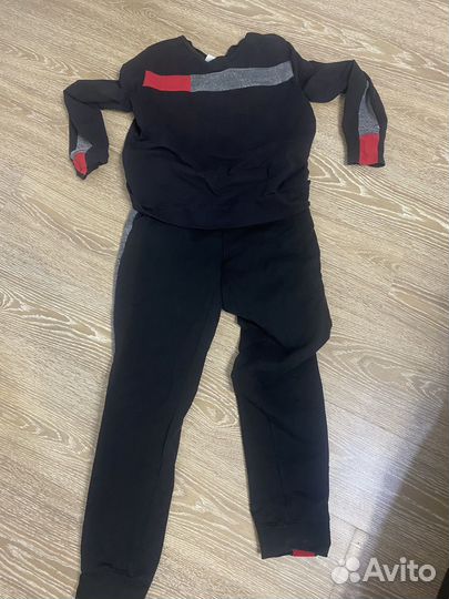 Спортивныц комтюм не теплый 46