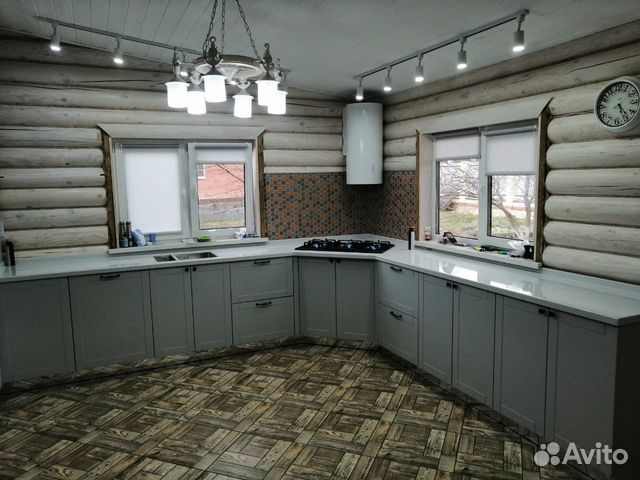 Кухонные гарнитуры с столешницей из камня