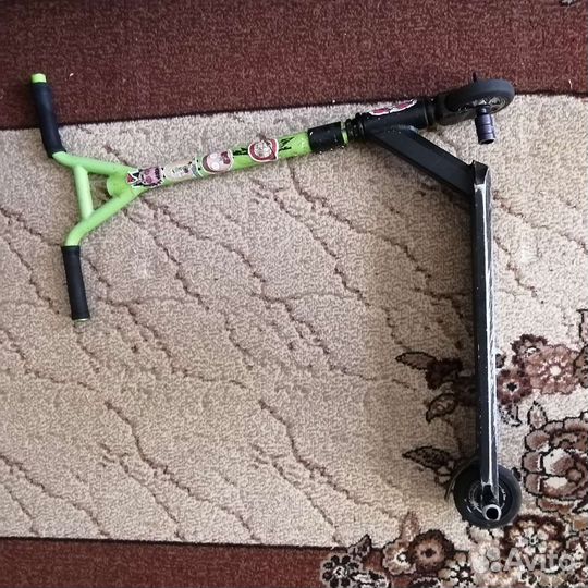 Трюковой самокат reaction